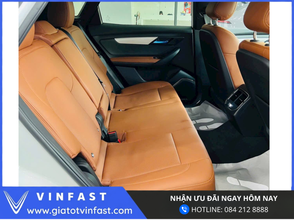 Hàng ghế sau VinFast VF8 SUV điện rộng rãi, bọc da cao cấp, thoải mái cho gia đình và hành trình dài
