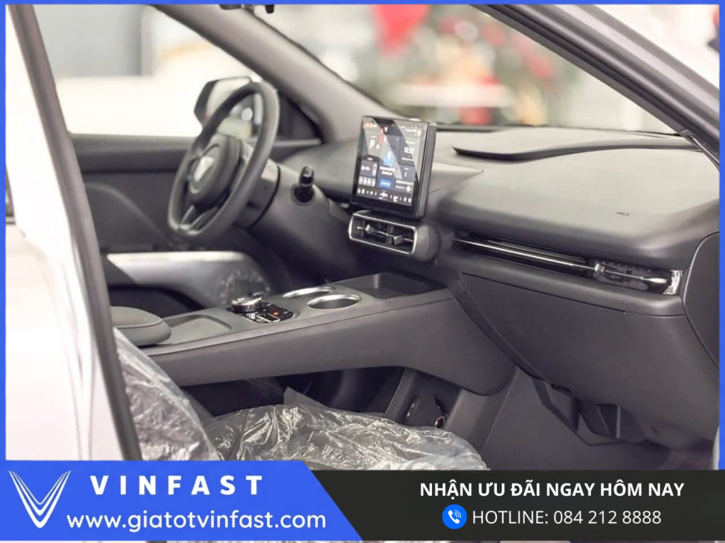 Nội thất VinFast Limo Green MPV 7 chỗ điện không gian rộng rãi màn hình 10 inch ghế bọc nỉ và điều hòa tự động
