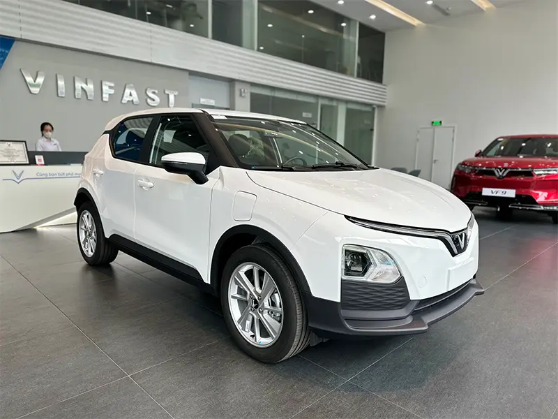 Thân hông VinFast VF5 có thiết kế gọn gàng, đường nét dứt khoát, tạo cảm giác năng động, linh hoạt và tối ưu cho di chuyển trong đô thị.