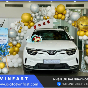 Đầu xe VinFast VF8 SUV điện thiết kế LED chữ V đặc trưng, phong cách sang trọng, hiện đại và khí động học